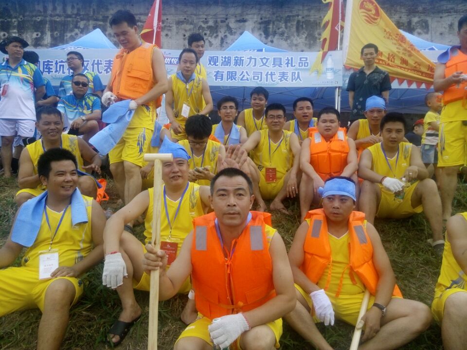 2015年6月“觀瀾杯”龍舟賽，新力公司河上風(fēng)雨競龍舟